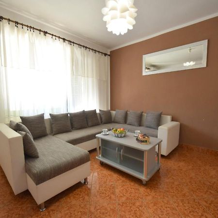 Apartments Blazevic Omisalj ภายนอก รูปภาพ