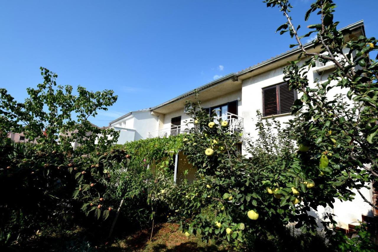 Apartments Blazevic Omisalj ภายนอก รูปภาพ
