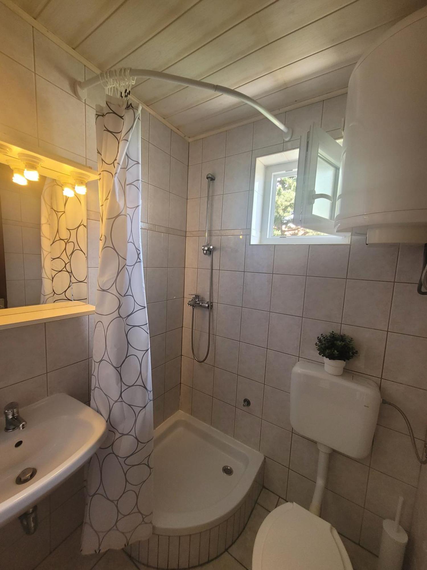 Apartments Blazevic Omisalj ภายนอก รูปภาพ