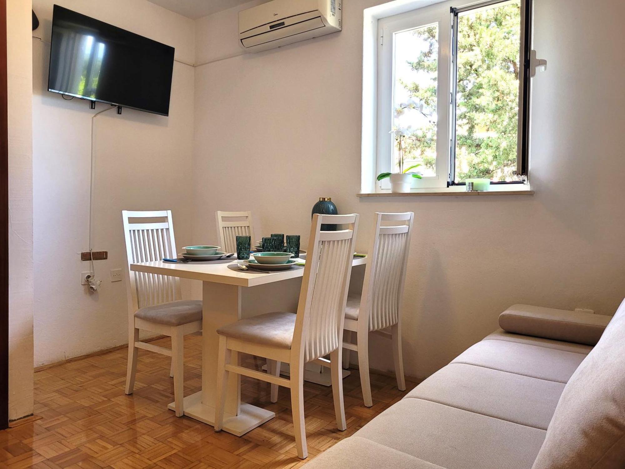 Apartments Blazevic Omisalj ภายนอก รูปภาพ