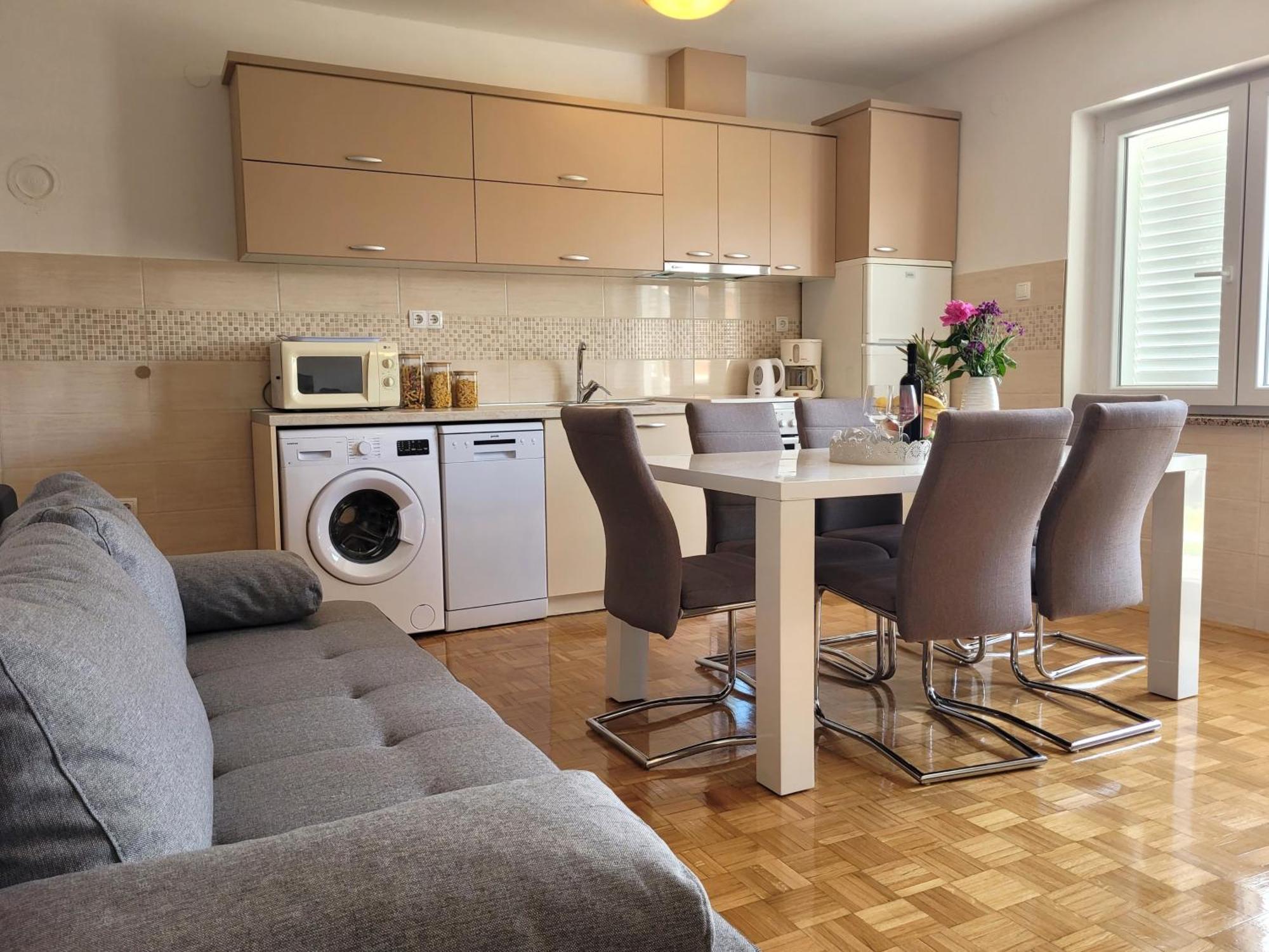 Apartments Blazevic Omisalj ภายนอก รูปภาพ