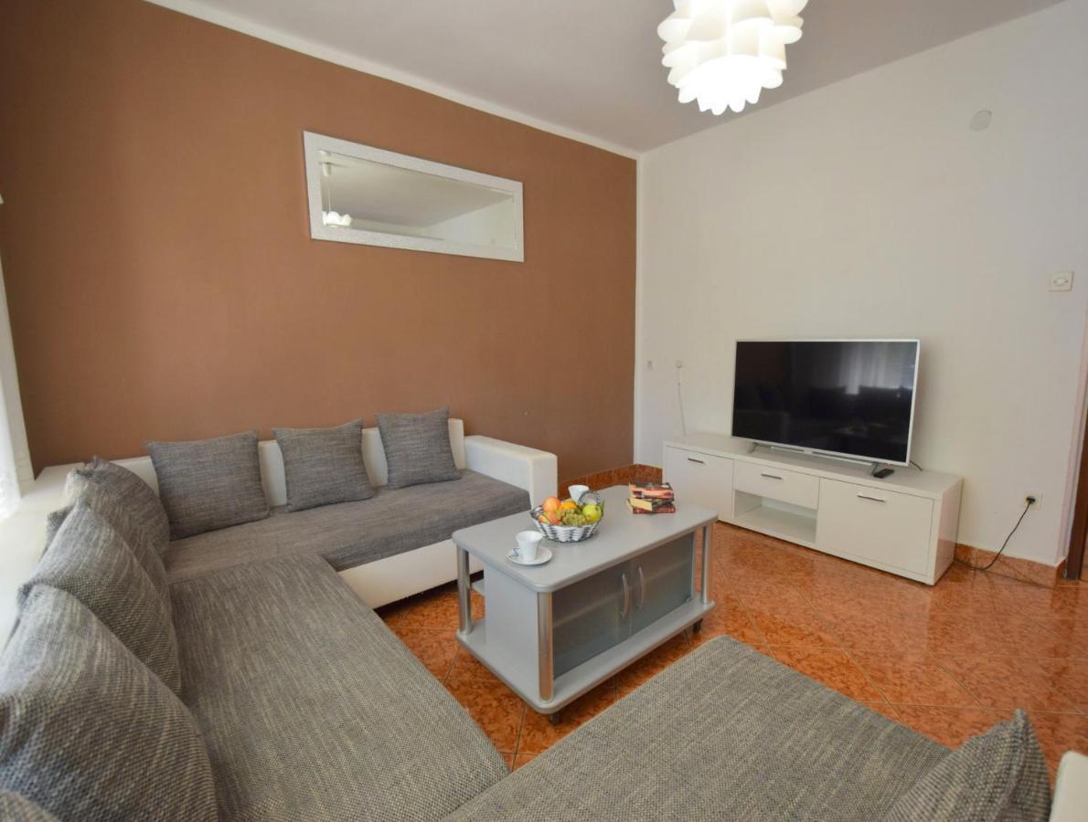 Apartments Blazevic Omisalj ภายนอก รูปภาพ