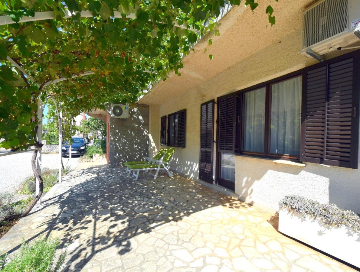 Apartments Blazevic Omisalj ภายนอก รูปภาพ