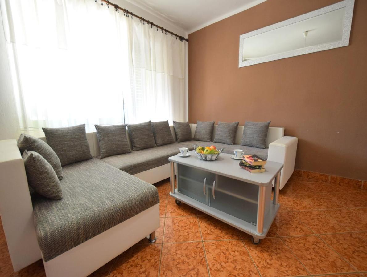 Apartments Blazevic Omisalj ภายนอก รูปภาพ