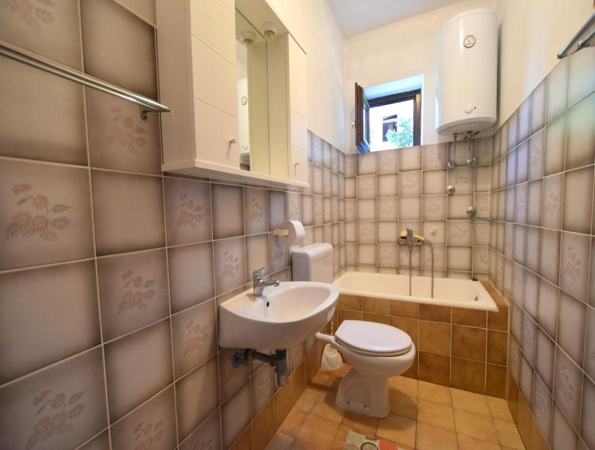 Apartments Blazevic Omisalj ภายนอก รูปภาพ
