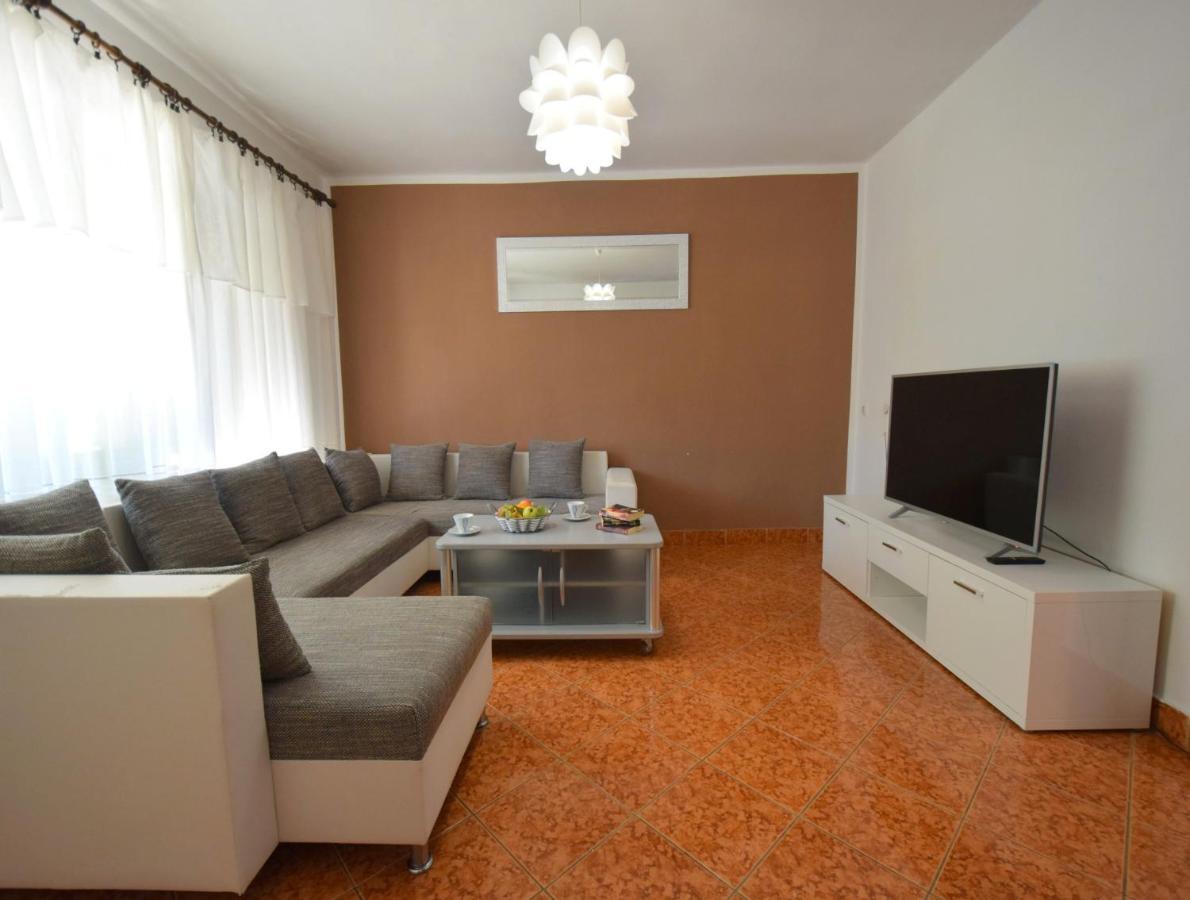 Apartments Blazevic Omisalj ภายนอก รูปภาพ