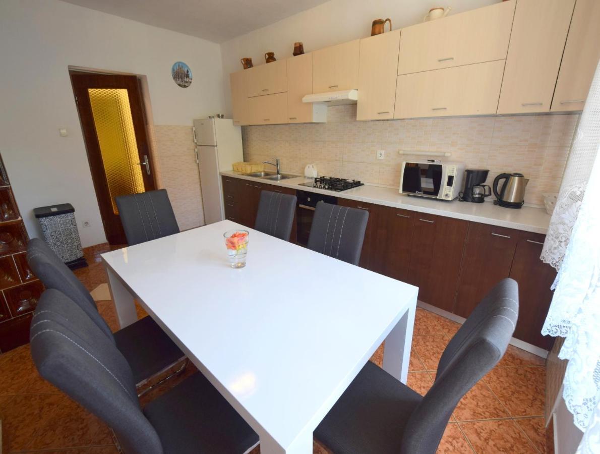 Apartments Blazevic Omisalj ภายนอก รูปภาพ