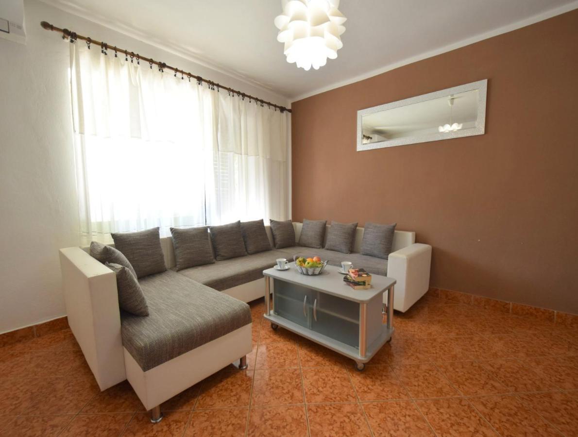 Apartments Blazevic Omisalj ภายนอก รูปภาพ