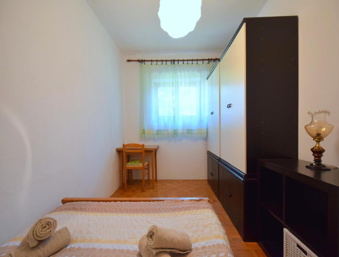 Apartments Blazevic Omisalj ภายนอก รูปภาพ